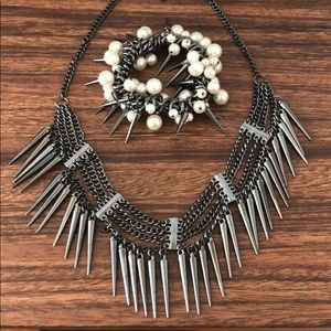 Spiky gunmetal necklace with spiky bracelet